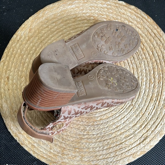 Michael Kors Kids Youth Canvas Monogram Peep Toe Sandals Heel Size 3 - Picture 13 of 16